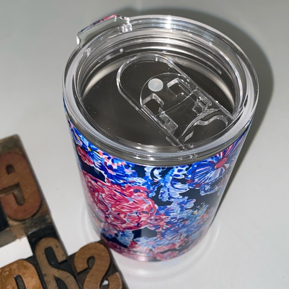 🆕LILLY PULITZER ‘Hide Tide’ Insulated Can Tumbler in Turtle Amazement Print - Picture 3 of 8